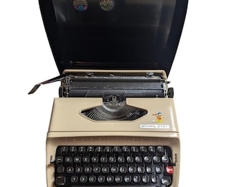 Vintage Privileg 270T Typewriter By Quelle International With Carrying Top RARE