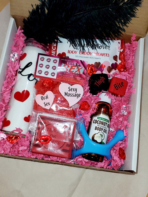 sex toy gifts for wife 23 Best Sex Toy Gifts 2022 That Your Loved One Will Gladly Enjoy: Sexual  Wellness Gift Ideas main image 1