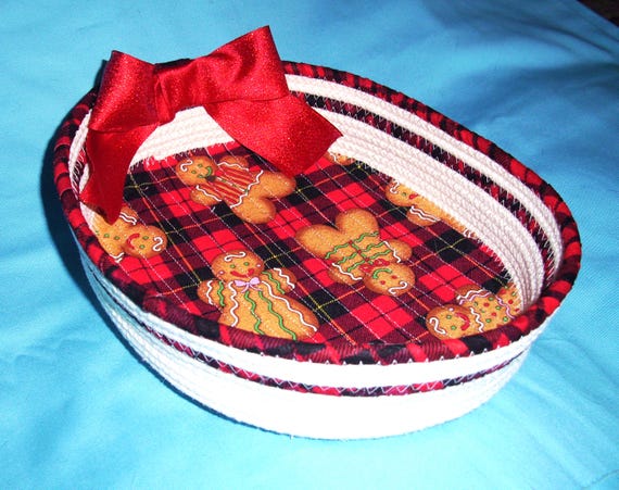 Gingerbread Man Rope Basket: Handmade Checkered Christmas Bowl