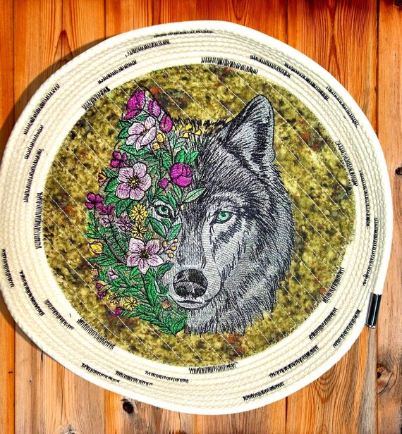Embroidered Wolf Rope Bowl: Quilted Floral Design Basket