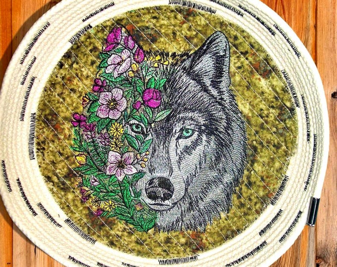 Embroidered Wolf Rope Bowl: Quilted Floral Design Basket