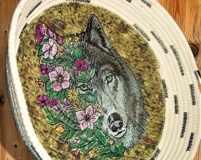 Embroidered Wolf Rope Bowl: Quilted Floral Design Basket
