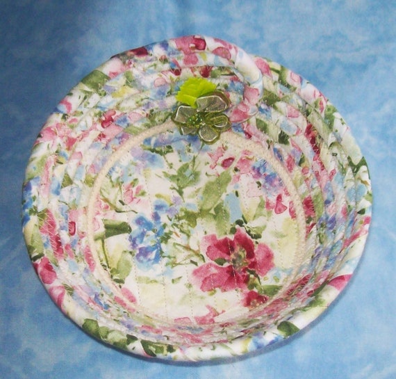 Floral Rope Bowl: Shabby Chic Fabric Trinket Basket with Flower