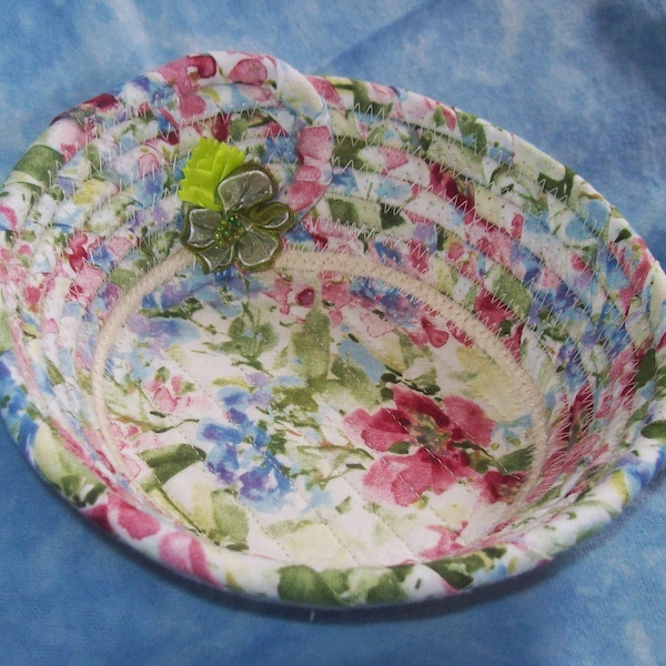 Fabric Wrapped Small Floral Rope Bowl-Shabby Chic Trinket Cloth Bowl-Quilted Fabric Cord Basket-Accessary Basket-Handmade Montana Gift