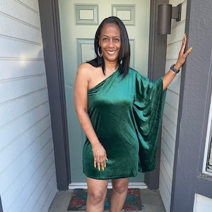 off shoulder green prom dress Emerald Green Tiered Prom Dresses with Slit Off Shoulder Corset Formal –  Viniodress