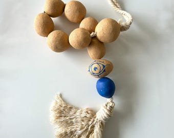 Handgefertigte Keramikgirlande mit Augenanhänger, zum Aufhängen oder als dekorativer Akzent