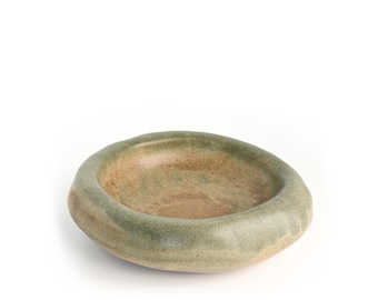 Molin Schale in mattem Salbei - Handgefertigte Keramik-Servierschale & skulpturhaftes Herzstück - Geschirr für Küchenchefs