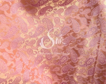 Tela de seda con estampado paisley rosa y dorado – Mezcla de morera, hecha a mano