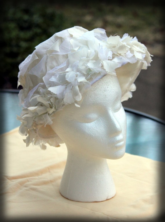 Women's Lovely 1960s Vintage Hat with White Satin 