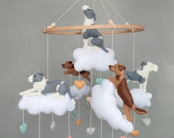 Mobile per culla con pitbull grigio, decorazione personalizzata per la cameretta del bambino, mobile per culla con cane marrone, decorazione in feltro a forma di cane da appendere alla culla, regalo per baby shower per amanti dei cani FloreenHM