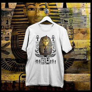 Koszulka z egipskim faraonem starożytne hieroglify kemetyczna wiedza egipt koszulka