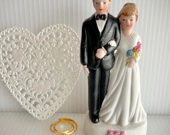 Vintage Ceramic Wedding Cake Topper: 1960s Bride and Groom Figurine ...