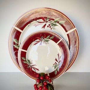 Vintage Everyday Gibson Holiday Dinner or Salad, Dessert Plate; Pattern GID205; Eclectic Christmas Table; Holly Berries, Red Bows