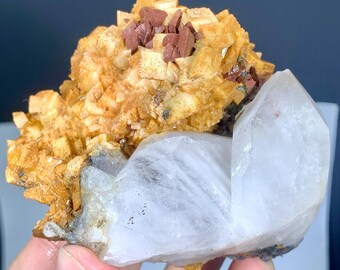 パキスタン産、432グラムのシデライト結晶クラスター（クォーツと