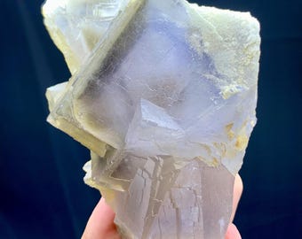 Jumbo-Größe Natürlicher Step Wise Phantom Kubischer Blauer Fluorit-Kristall aus Belutschistan - 540 Gramm