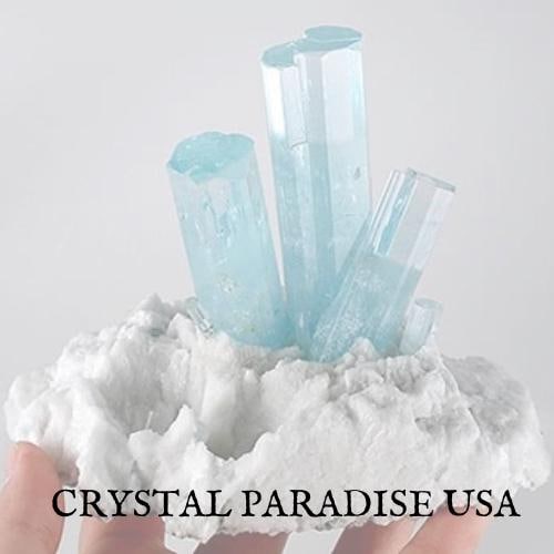 パキスタン・スカルドゥ産天然アンドラダイトガーネット結晶の完全な