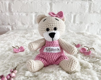 Joli ours en peluche au crochet, jouet d'ours fait main à personnaliser, décoration de fête entre les sexes, cadeau pour une nouvelle maman, miniature d'ours en peluche pour nouveau-né