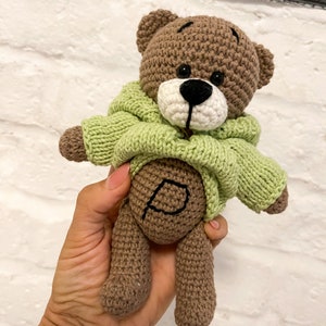 Oso de peluche de ganchillo con capucha, peluche de oso de peluche, baby shower de oso de peluche, anuncio de embarazo, nueva mamá, regalo de papá imagen 4