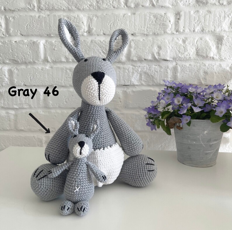 Familia de canguros de ganchillo, animales australianos, peluches y peluches, decoración de guardería grande, idea de regalo personalizada para el 1er cumpleaños imagen 6