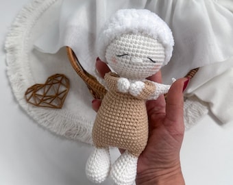 Ángel de la guarda de peluche tejido a crochet - Regalo de bautizo, decoración para la habitación del bebé