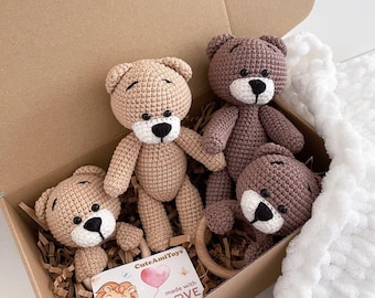 Virkad nallebjörn och skallra, Personlig docka med namn, Babyshowerpresent, Nyfödd rekvisita, Nybliven mamma, Graviditetspresent