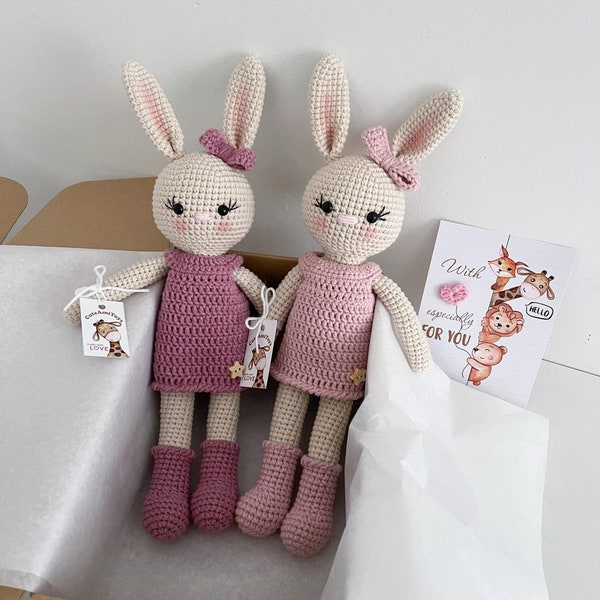 Osterhase Plüschtier, Häkelarbeithase Stofftier, Kaninchen im rosa Kleid, Osternest gefülltes Häschen, Baby Mädchen Geschenk personalisiert