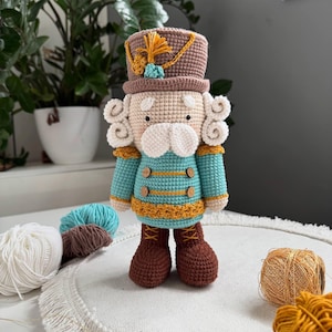 Muñeco Cascanueces de crochet, Cascanueces amigurumi navideño terminado hecho a mano, Adornos navideños