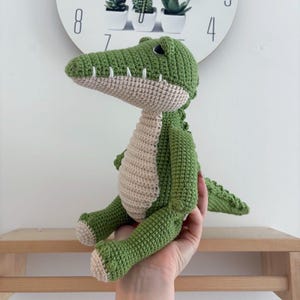 Crochet green crocodile stuffed, Amigurumi alligator doll, Handmade plushie crocodile toy, crocodile figurine, Toddler gift, Nursery decor