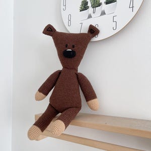 L'orsacchiotto di peluche di Mr. Bean, bizzarro compagno all'uncinetto della sitcom britannica, il famoso orso dei cartoni animati Mr. Bean, regalo per gli amanti di Mr. Bean
