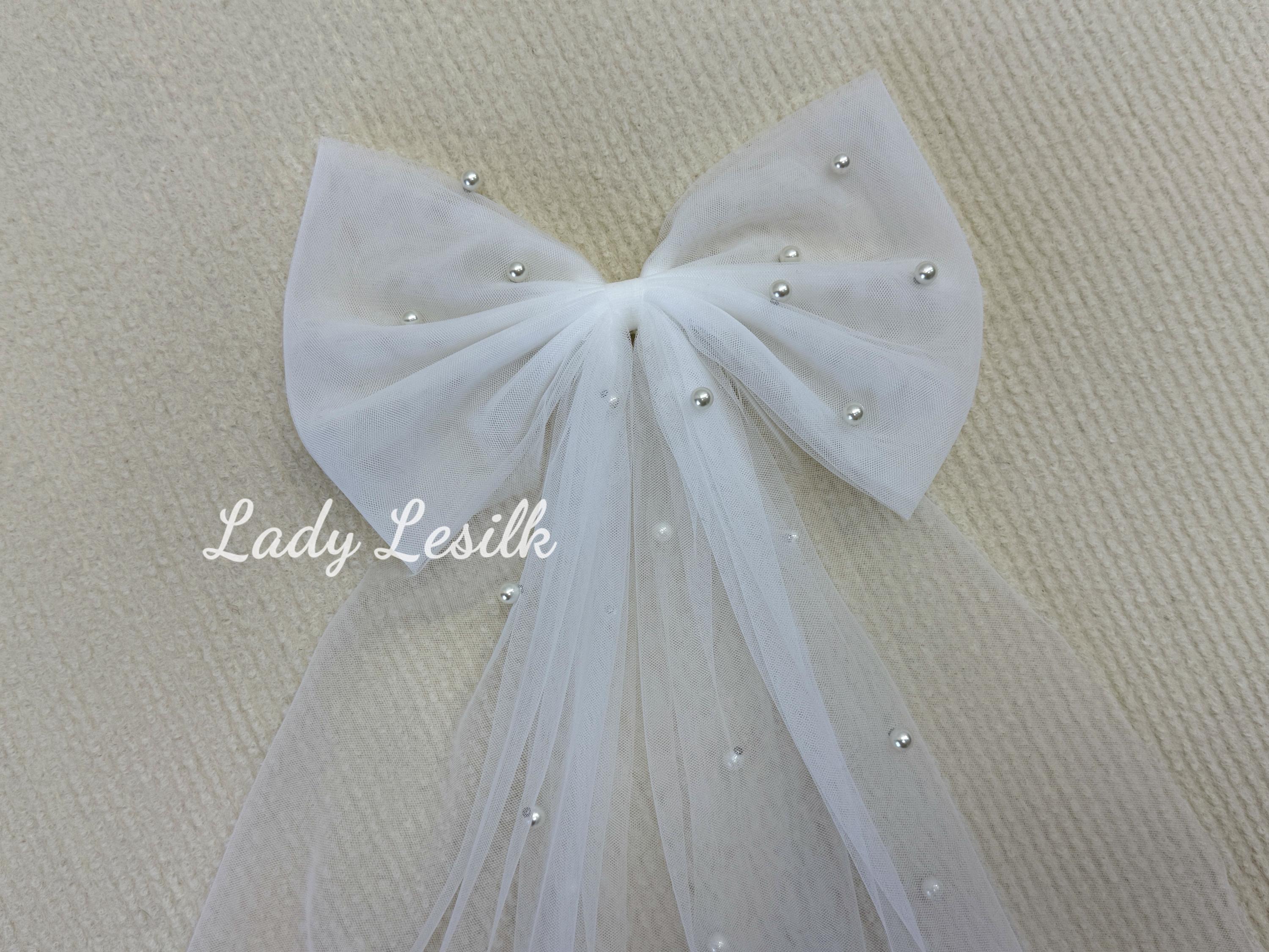 Elegant double layer White short Veil with bow and faux pearls Thea Spot Tulle Bow Veil by TH&TH | Elegant Bridal Veil – TH  main image 3