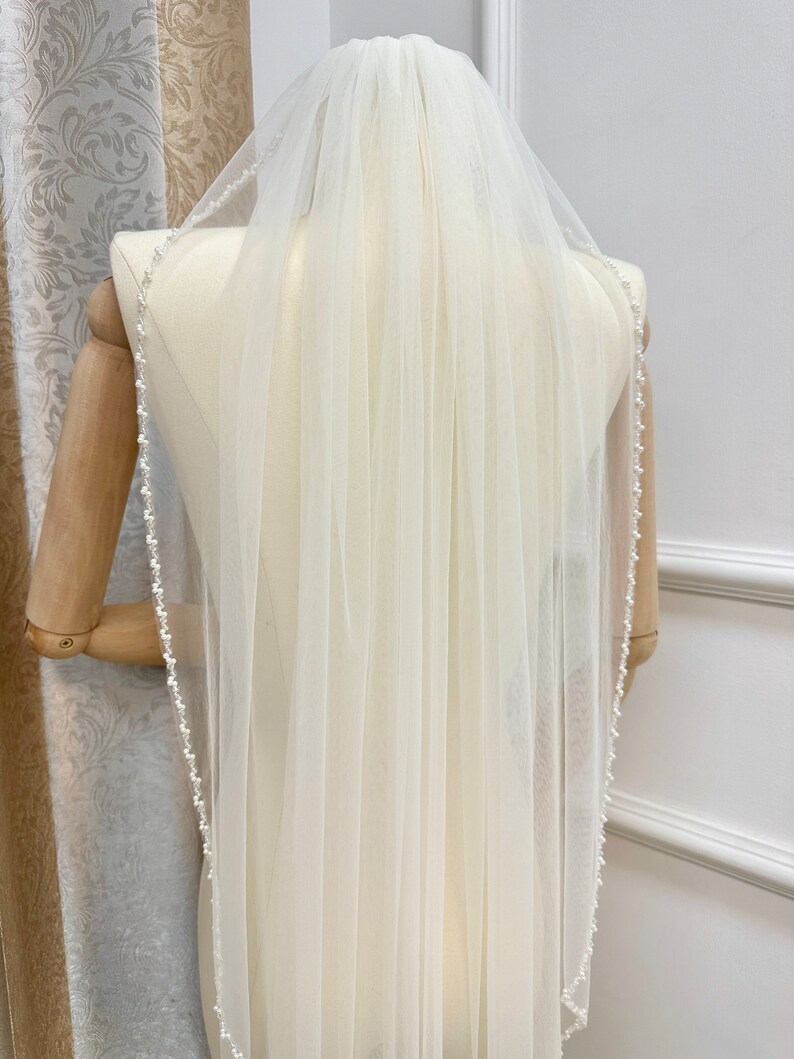 Women's Short Wedding Veil With Pearls - Shoulder Length, Ivory/White, Comb Attachment - Unbranded