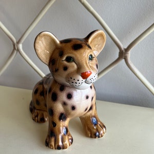Vintage Ceramic Leopard Cub Figurine – Hand-Painted Animal Decor – 1980s Brown Spotted Big Cat Ornament – Jungle Shelf Styling