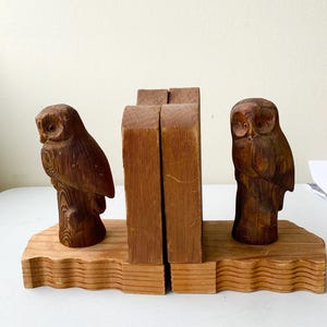 Vintage Hand-Carved Owl Bookends – Rustic Wood Animal Decor, Mid Century Library Decor, Nature Lover Gift, Cabin Shelf Styling
