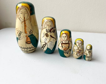 nativity set. Sset of 5 russian matryoshka nesting dolls. nativity stacking dolls. vintage nativity dolls