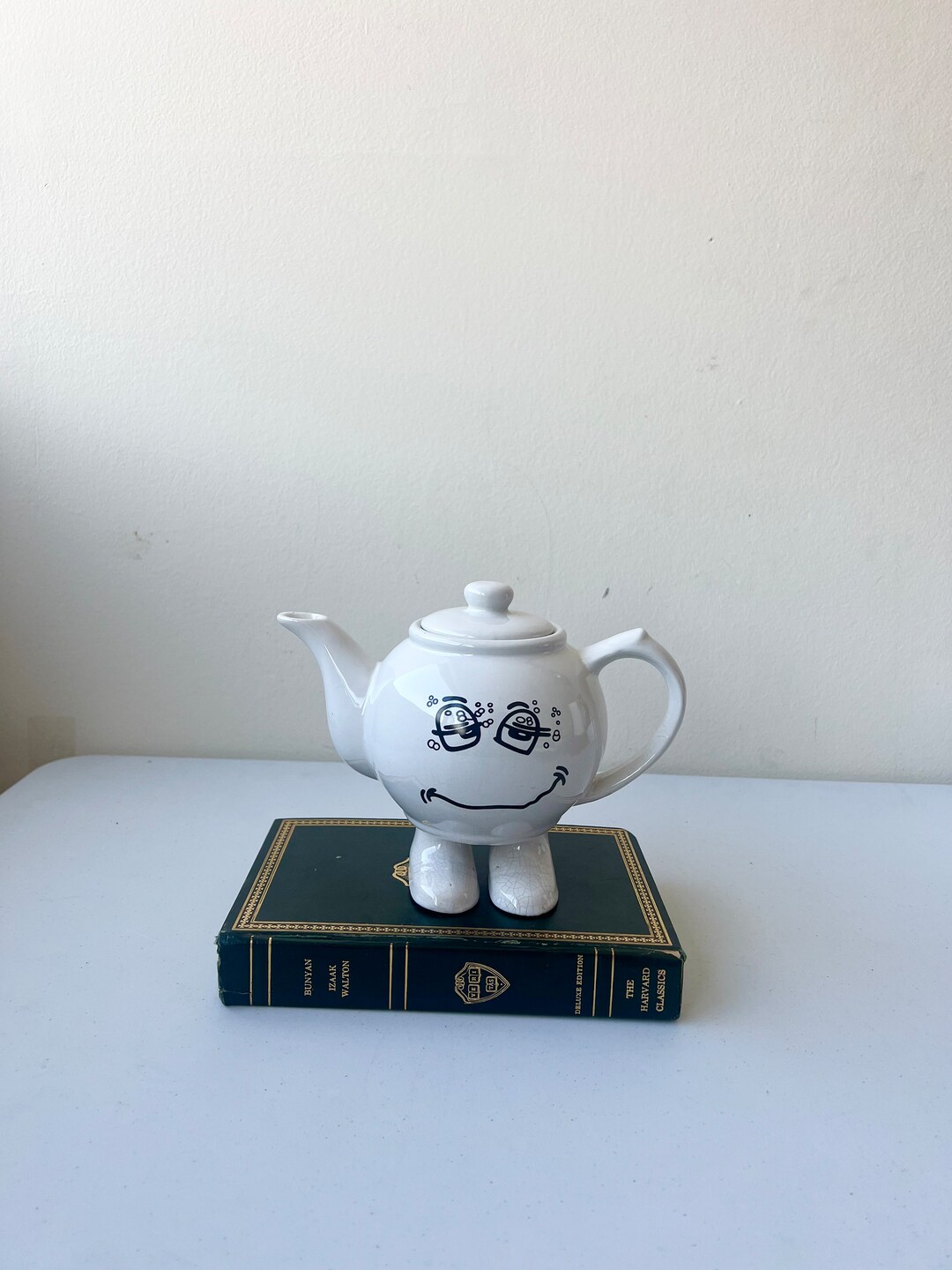 Vintage Teapot. 1980s Cute Smiley Face Ceramic Tea Pot With Feet. 3D