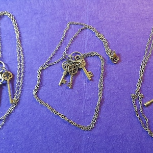 Medieval Key Pendant Necklace: Bronze Alloy, 60cm Chain