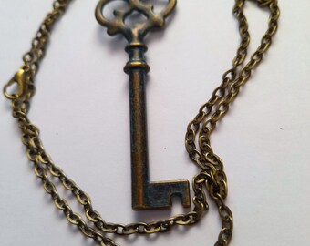 Pendentif Petite Clé Religieuse - Alliage Bronzé Doré, Sans Pierre, Très Bon état