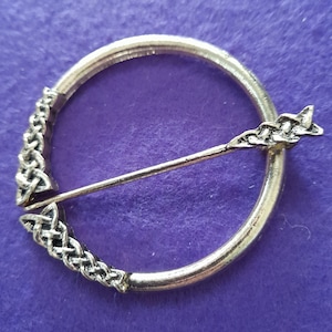 Viking Retro Brooch - Penannular Shoulder Shawl Scarf Clasp - Cloak Pin -  Medieval Viking Metal Pin Badge - Old  Silver or Bronze jewellery