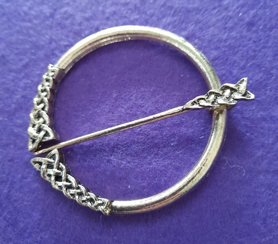 Viking Retro Brooch - Penannular Shoulder Shawl Scarf Clasp - Cloak Pin -  Medieval Viking Metal Pin Badge - Old  Silver or Bronze jewellery