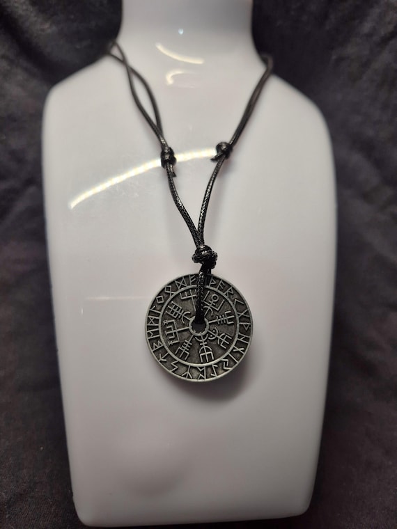 Viking Retro Necklace Amulet - Pendant necklace Unisex - Old cultured inspired Jewellery - Symbolic charm necklace - 3 designs available