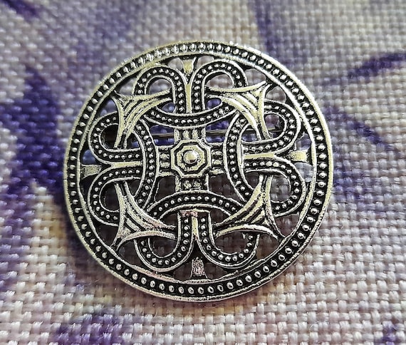 Viking Retro Brooch - Penannular Shoulder Shawl Scarf Clasp - Cloak Pin - Medieval Viking Metal Pin Badge - Old Cultures Jewellery