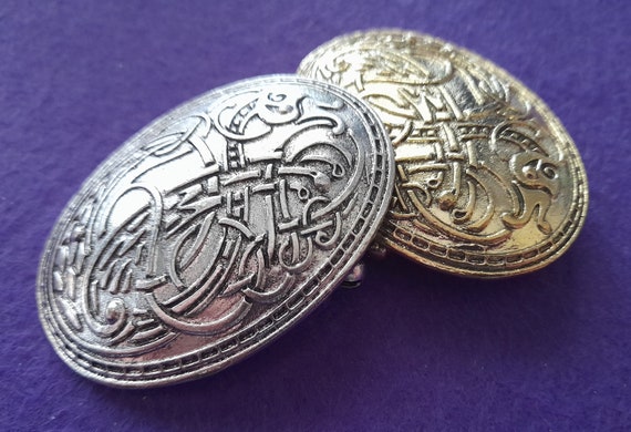 Viking Carved Rune Pin - Ethnic Pin - Ancient Style Brooch  - Totem Badge Folk - Cosplay Corsage Jewelry - Old Silver or Gold  Jewellery