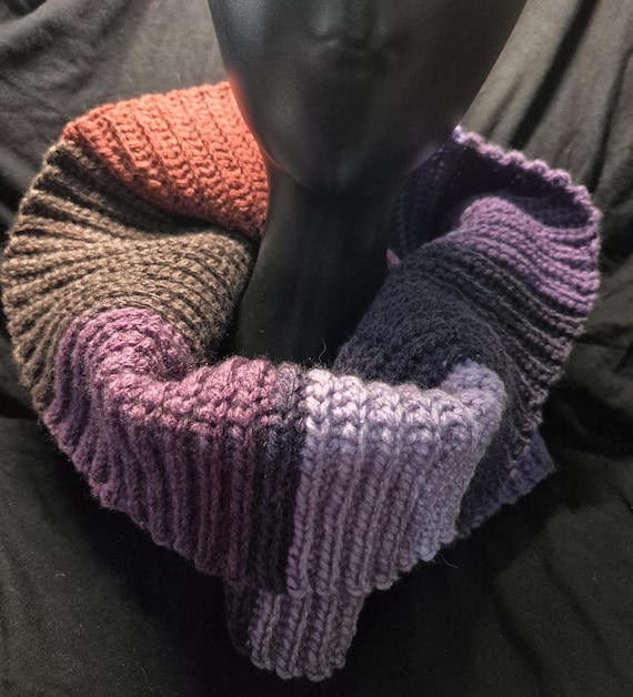 Neck scarf, Round scarf, Cowl Scarf, Handknitted, Wool and Acrylic yarn, Gradient Purple and Wine colour, 84 x 27 centimeters