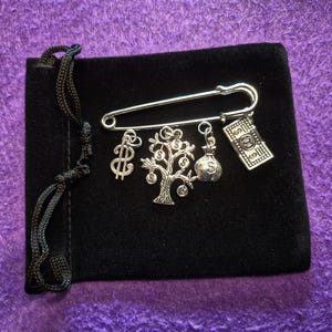 Lucky pin, Money Lover Brooch: Winter Sweater Pin - Silver colour