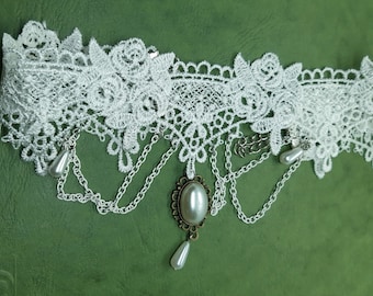 Choker mit weißer Spitze, Nachahmung Perle