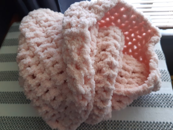 Shawl. Chenille yarn. Grey or Pink,Fluffly and warm yarn