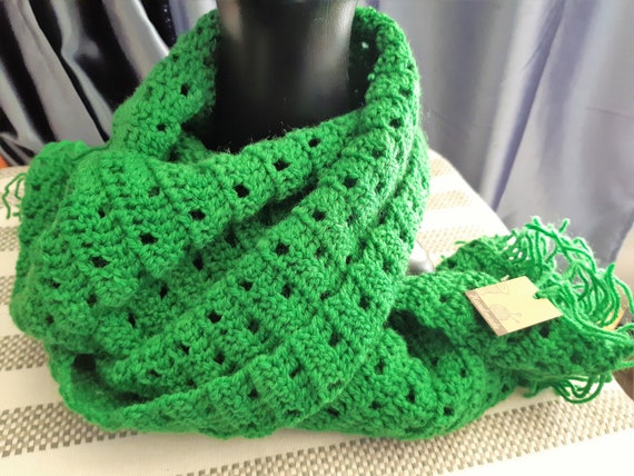 Shawl, Green Colour, Crocheted, Polyester yarn, Fringed