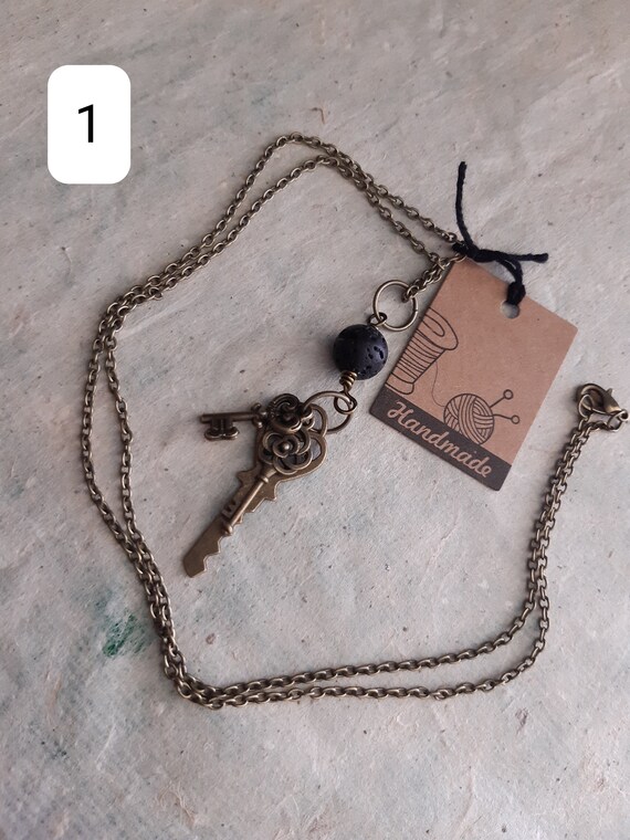 Pendentif Petite Clé Religieuse - Alliage Bronzé Doré, Sans Pierre, Très Bon état