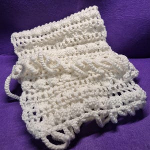 Witte sjaal met franjes, omslagdoek, gehaakt, handgemaakt, polyestergaren, 120 x 20 centimeter