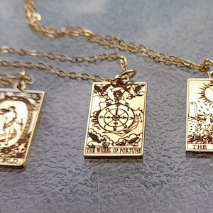 Collana con ciondolo in acciaio inossidabile con carte dei tarocchi classiche, colore dorato, collane con carte dei tarocchi divinatorie degli Arcani Maggiori, collana originale, 1 pezzo